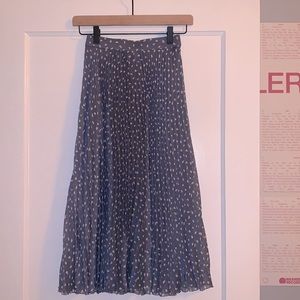 ABERCROMBIE & FITCH chiffon pleated midi skirt in dusty blue pattern
